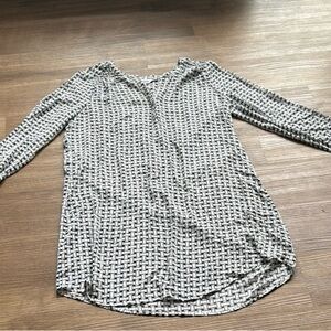 Women's Black and White Top